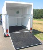 "Pony" überbaut, Rohrabtrennungen für Quer- oder Schrägstellung der Pferde